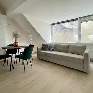 Charming Duplex On The Canal Bruxelles